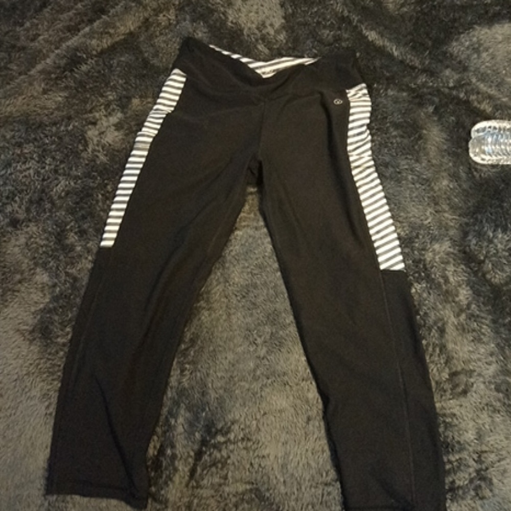 Crop yoga pants